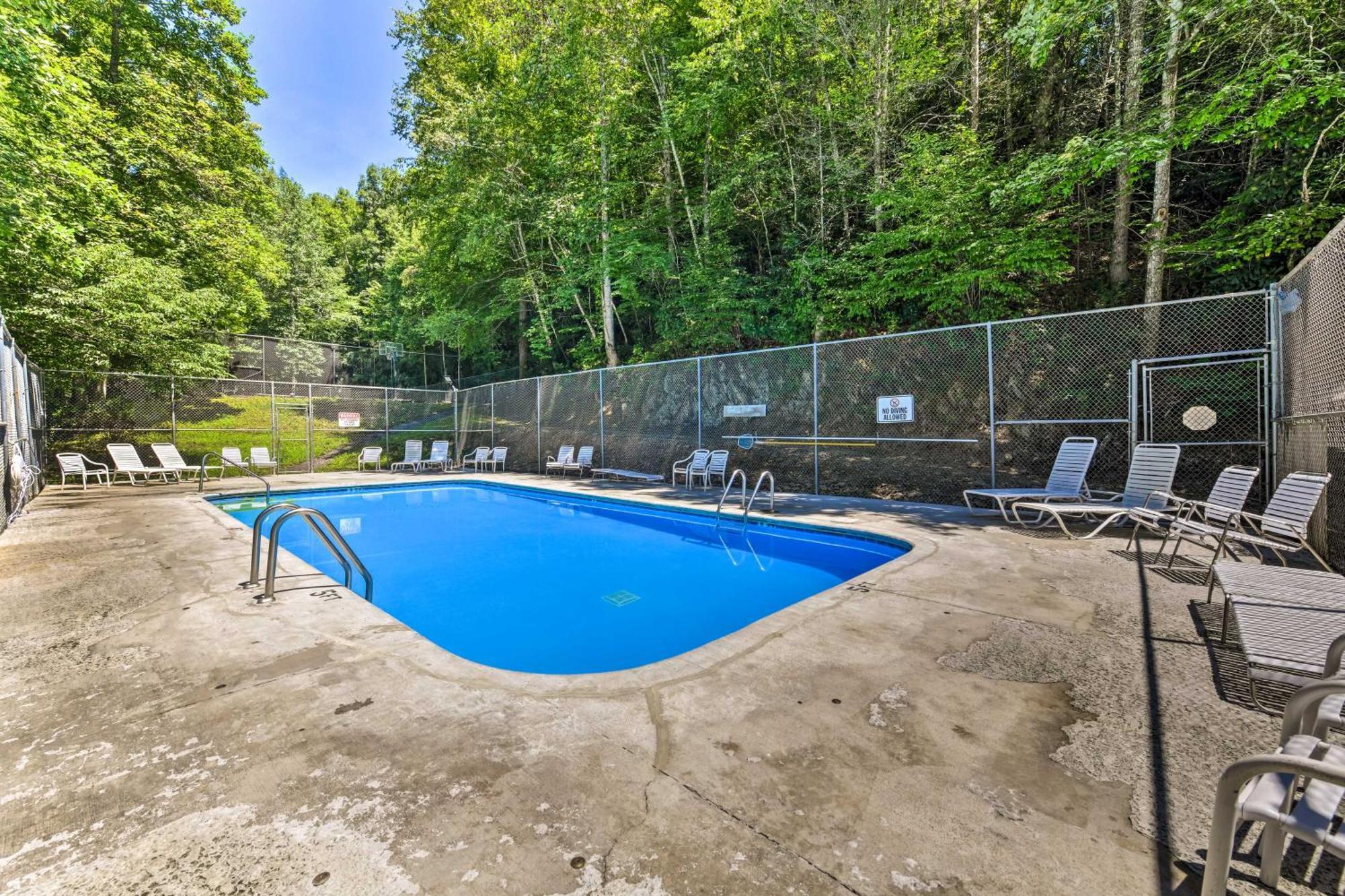 Gatlinburg Cabin With Game Room, Hot Tub And Mtn Views Eksteriør bilde